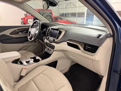 Used 2024 GMC Terrain Denali w/ Denali Premium Package AWD/4WD image 42