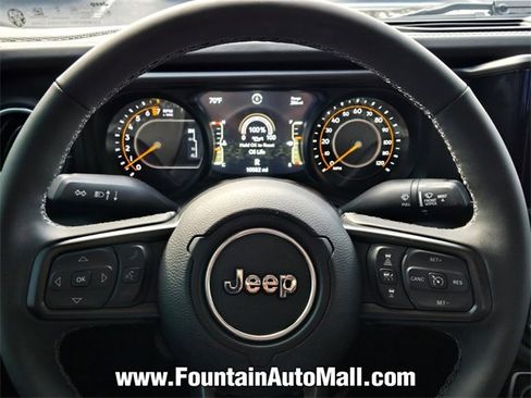 Used 2025 Jeep Gladiator High Tide image 21