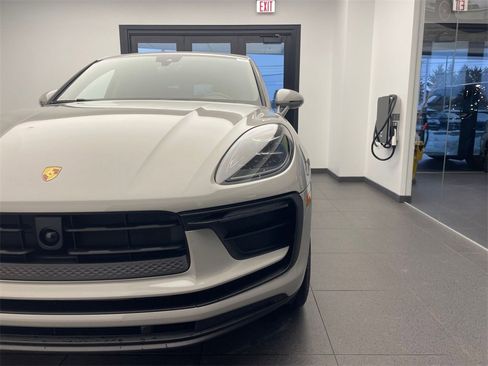 New 2026 Porsche Macan image 23