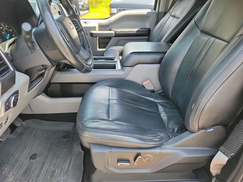 Used 2018 Ford F150 XLT w/ Equipment Group 302A Luxury RWD image 4