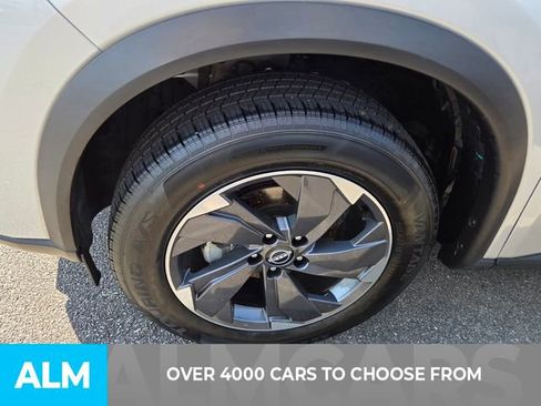 Used 2025 Nissan Rogue SV image 2