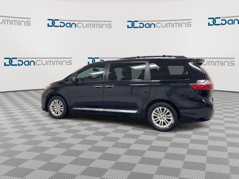 Used 2016 Toyota Sienna XLE Premium image 6