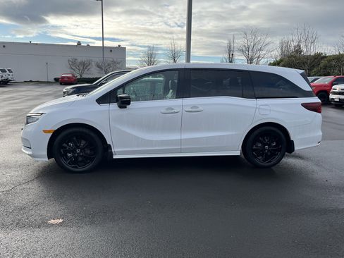 Certified 2023 Honda Odyssey Sport image 4