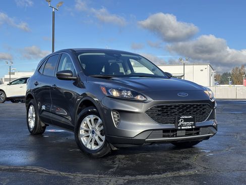 Used 2021 Ford Escape SE image 2