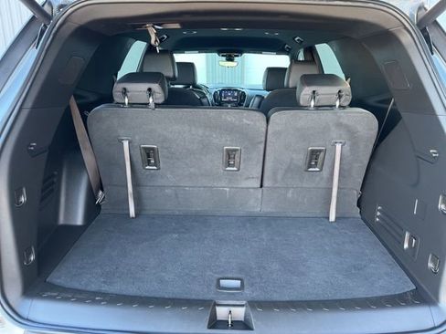 Used 2023 Chevrolet Traverse RS image 7