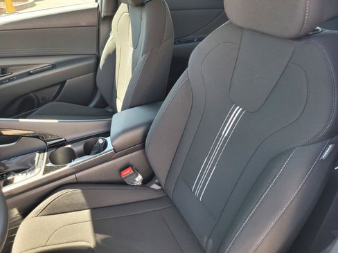 New 2025 Hyundai Elantra SEL image 15