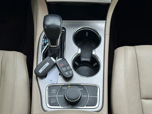 Used 2019 Jeep Grand Cherokee Limited w/ Luxury Group II image 24