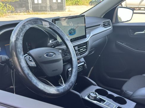 New 2025 Ford Escape SE image 15