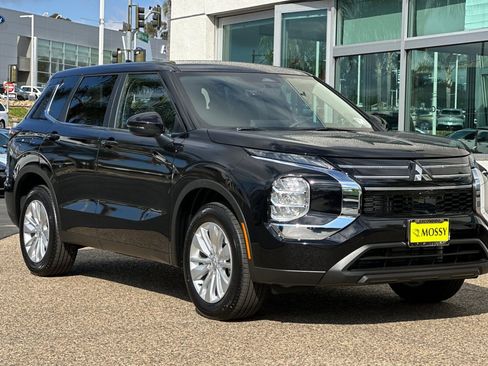 New 2026 Mitsubishi Outlander ES image 2