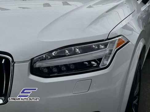 Used 2022 Volvo XC90 T6 Momentum w/ Climate Package image 7