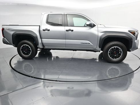 Used 2024 Toyota Tacoma TRD Off-Road AWD/4WD image 9