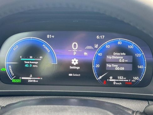 Used 2023 Toyota Crown AWD/4WD image 18