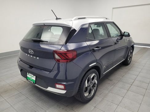 Used 2023 Hyundai Venue Limited FWD image 9