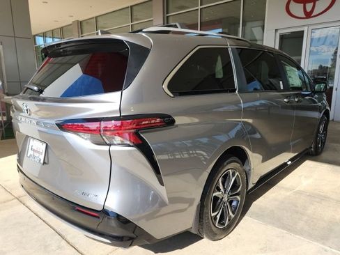 New 2026 Toyota Sienna Platinum AWD/4WD image 11