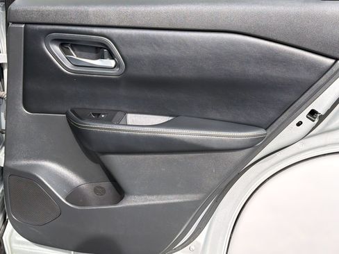 Used 2025 Nissan Rogue SV AWD/4WD image 31