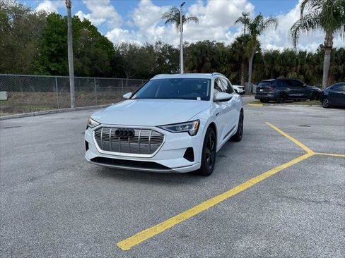 Used 2019 Audi e-tron Premium Plus image 3