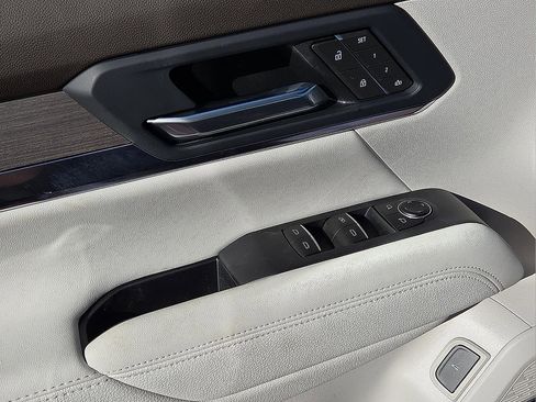 New 2026 GMC Terrain Denali w/ LPO, Floor Liner Package image 13