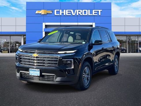 Certified 2025 Chevrolet Traverse LT FWD image 4