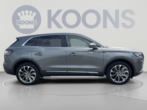 Used 2023 Lincoln Nautilus Reserve AWD/4WD image 8