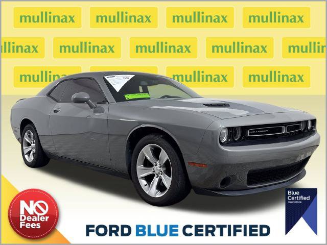 Used 2018 Dodge Challenger SXT RWD image 1