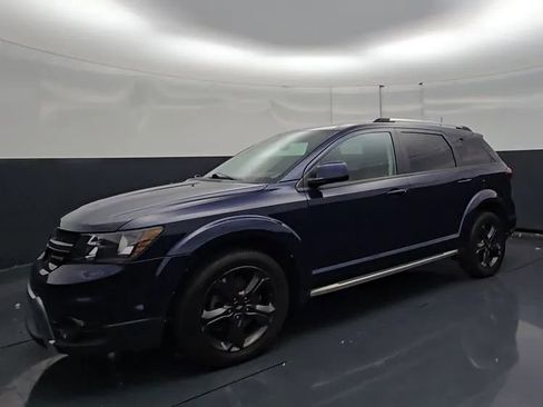 Used 2020 Dodge Journey Crossroad FWD image 3