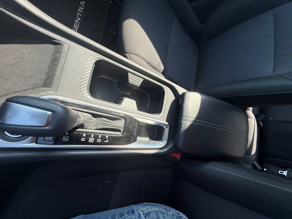 Used 2025 Nissan Sentra SV FWD image 32