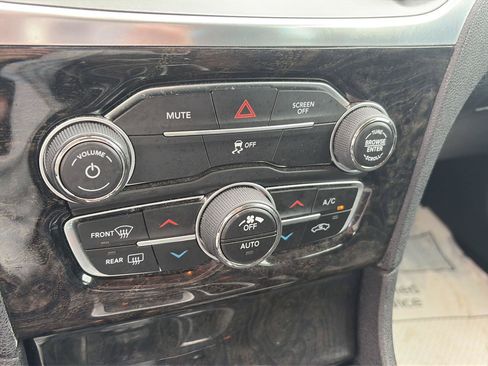 Used 2017 Chrysler 300 C RWD image 23