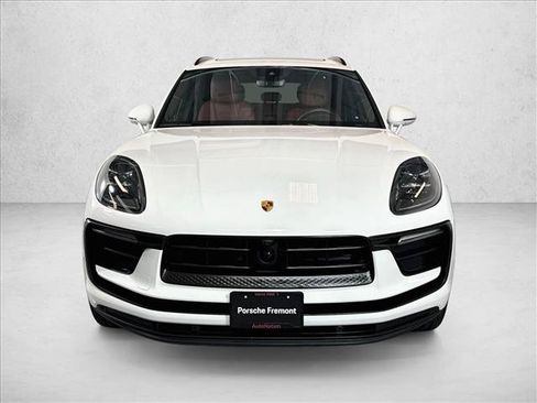 Certified 2025 Porsche Macan Turbo AWD/4WD image 6