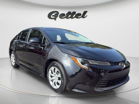 Used 2024 Toyota Corolla LE FWD image 2
