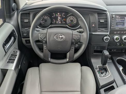 Used 2022 Toyota Sequoia Limited RWD image 31