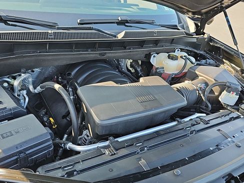 Used 2025 Chevrolet Tahoe Z71 AWD/4WD image 36