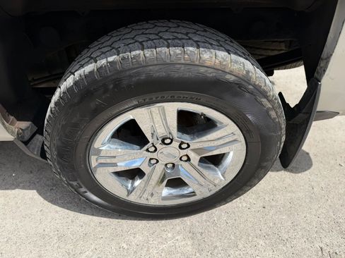 Used 2018 Chevrolet Silverado 1500 Custom w/ Custom Value Package AWD/4WD image 9