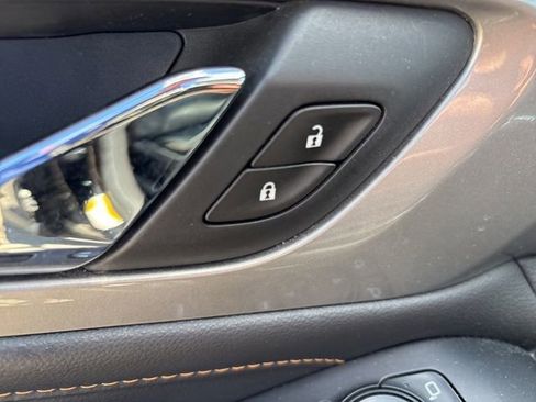 Used 2019 Chevrolet Traverse RS w/ LPO, Floor Liner Package AWD/4WD image 14