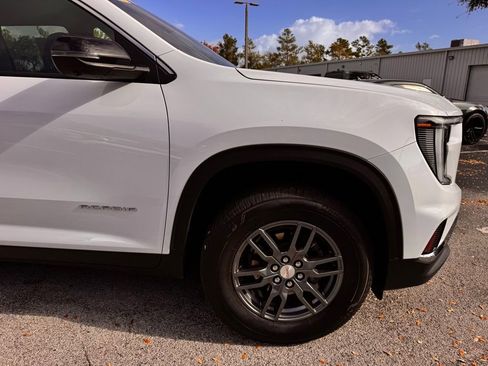Used 2025 GMC Acadia Elevation FWD image 13