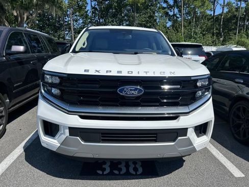 Used 2025 Ford Expedition Max Platinum w/ Driver's Package AWD/4WD image 2