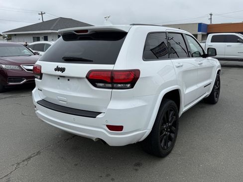 Used 2019 Jeep Grand Cherokee Altitude AWD/4WD image 6