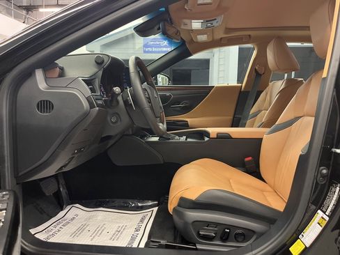Used 2024 Lexus ES 350 Ultra Luxury w/ Accessory Package (Z2) image 10