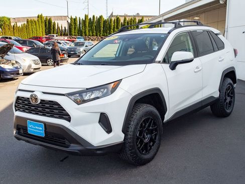 Used 2019 Toyota RAV4 LE w/ Carpet Mat Package AWD/4WD image 6
