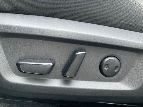 Used 2024 Nissan Rogue SV FWD image 13