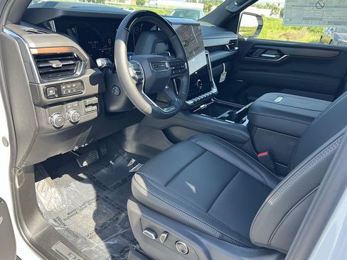 New 2026 GMC Yukon XL Denali w/ Denali Reserve Package RWD image 9