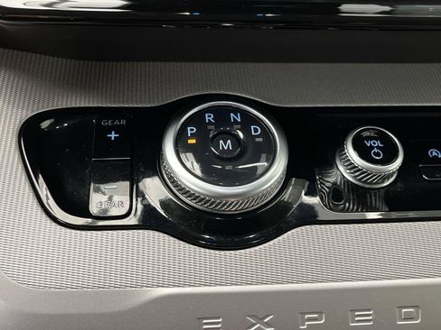 Used 2025 Ford Expedition Active AWD/4WD image 29