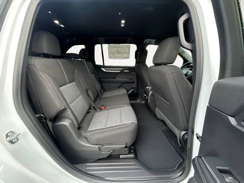 New 2026 GMC Acadia Elevation image 11