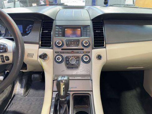 Used 2018 Ford Taurus SE image 19