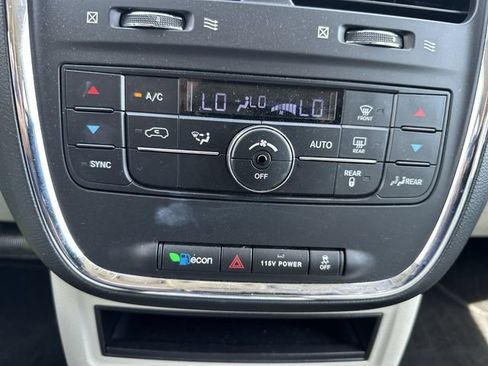 Used 2013 Chrysler Town & Country Touring FWD image 18
