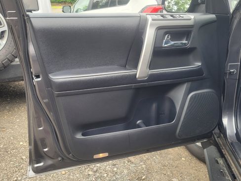 Used 2018 Toyota 4Runner SR5 image 10