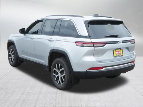 Used 2024 Jeep Grand Cherokee Limited w/ Trailer Tow Package AWD/4WD image 5