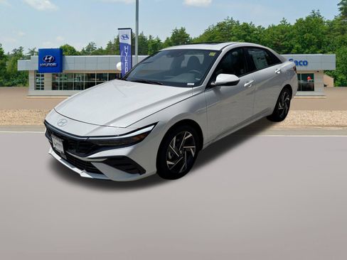 New 2025 Hyundai Elantra Limited image 2