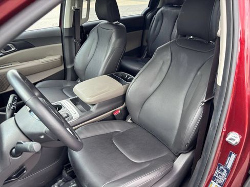 Used 2026 Kia Carnival FWD image 38