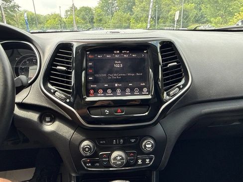 Used 2019 Jeep Cherokee Limited w/ Trailer Tow Group AWD/4WD image 15