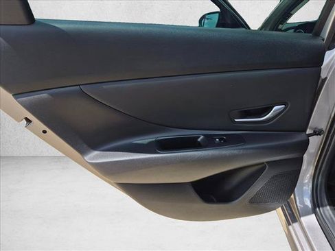 Used 2023 Hyundai Elantra Limited FWD image 25